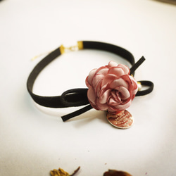 エレガントな椿の真珠のネックレス。 【パンナコッタ] 2枚目の画像