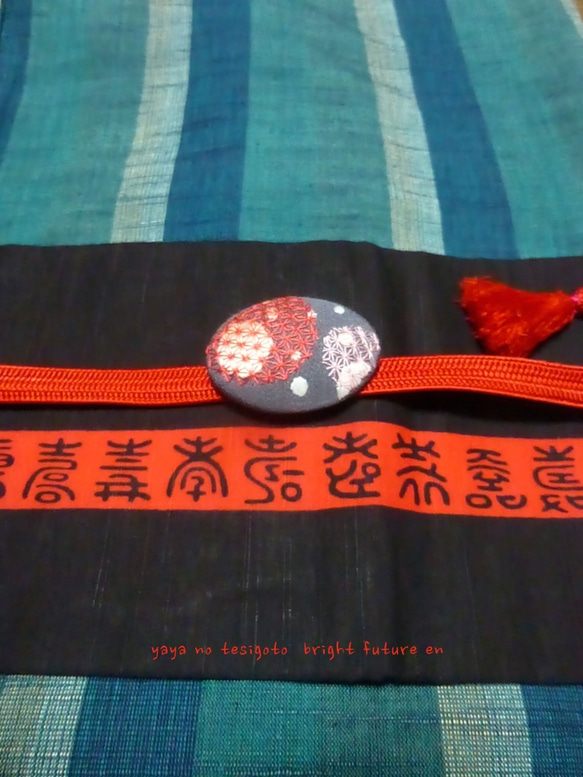 日本刺繍ブローチ　惑星《紅》 3枚目の画像