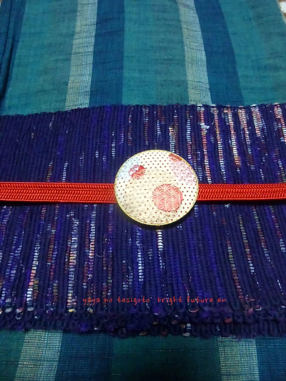 日本刺繍ブローチ　惑星《銀朱》 2枚目の画像