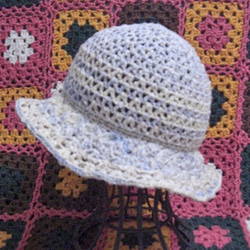 綿麻羊毛の春夏帽子 模様編み 白青系１ 1枚目の画像