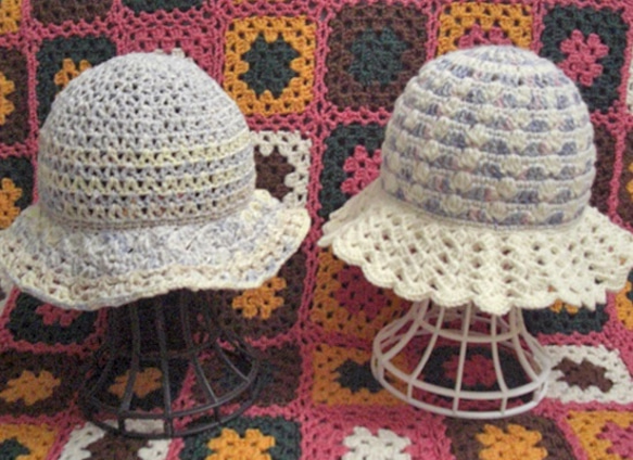 綿麻羊毛の春夏帽子 模様編み 白青系１ 3枚目の画像