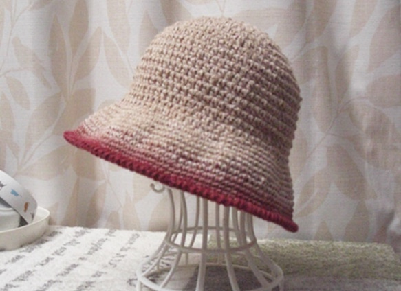 綿麻の夏帽子 赤系の縁編み 1枚目の画像