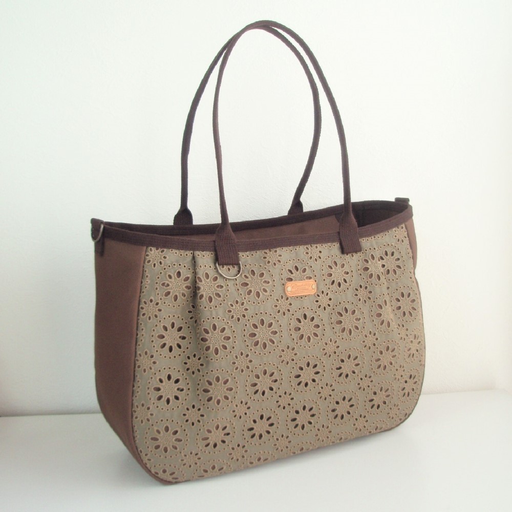 ♥️大♥️ころりんバッグ　トートバッグ　コットンレース　カーキ×茶　2WAY 斜め掛け　A4  大きめ　ファスナー　刺繍
