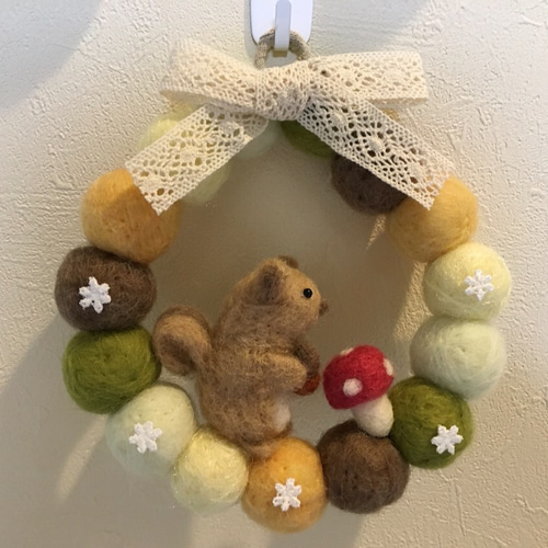 リスとキノコの秋リース 羊毛フェルト ゆいこ 通販 1375621｜Creema