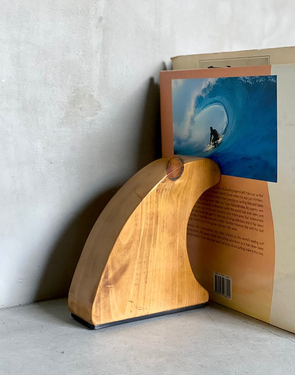 数量限定　ブックエンド　木製　ウッド　サイン　FIN　オブジェ　サーフボード　フィン　木製文字　SURF　サインレター　 1枚目の画像