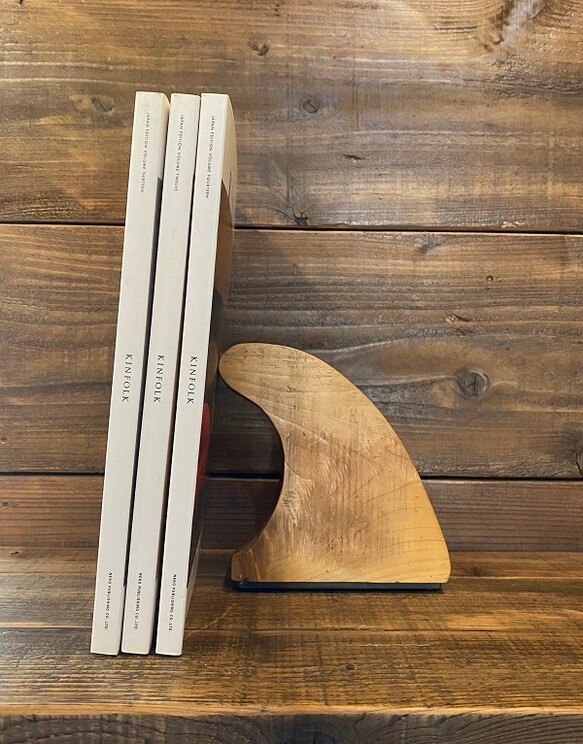 数量限定　ブックエンド　木製　ウッド　サイン　FIN　オブジェ　サーフボード　フィン　木製文字　SURF　サインレター　 2枚目の画像