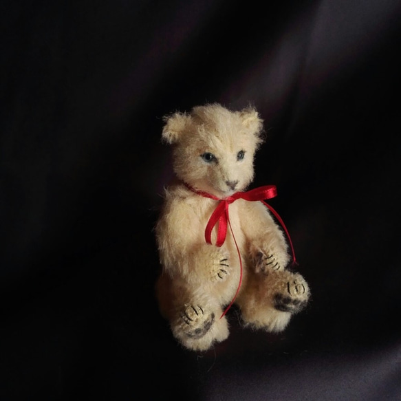 Cantik Bear　ホワイト子供ライオン（赤リボン） 2枚目の画像