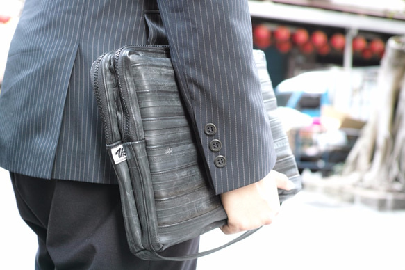 Recycled cycling tube Clutch Bag / Briefcase 1枚目の画像