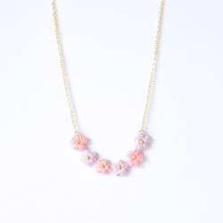 Crochet Flower Smile pendant necklace – Pastel Fantasy 2枚目の画像