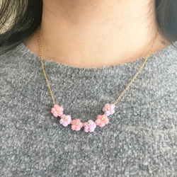 Crochet Flower Smile pendant necklace – Pastel Fantasy 3枚目の画像