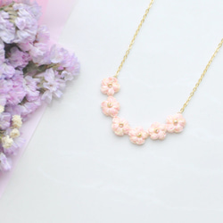 Crochet Flower Smile pendant necklace – Pastel Peach 1枚目の画像