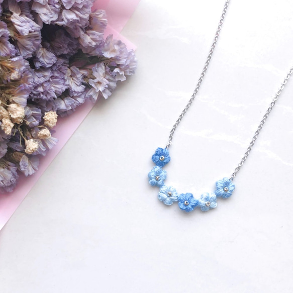 Crochet Flower Smile pendant necklace – Blue Sky 1枚目の画像