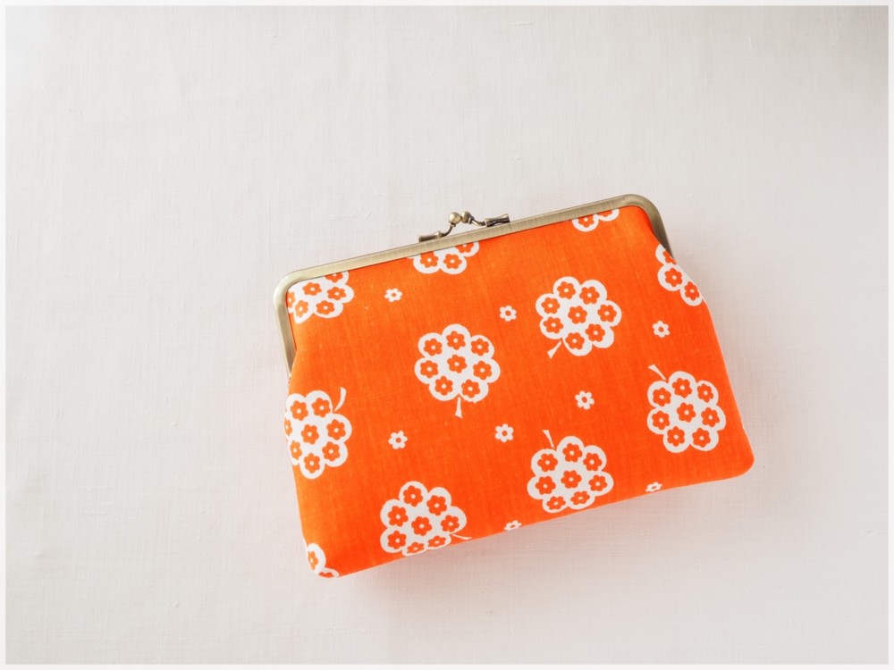 ■ヴィンテージ生地のB6サイズスクエアがま口ケース / オレンジフラワーツリー ■　cosmos (vh-orft)