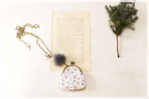 □ミニがま口ネックレス・ミンクファー / 白の小花柄□ ネックレス