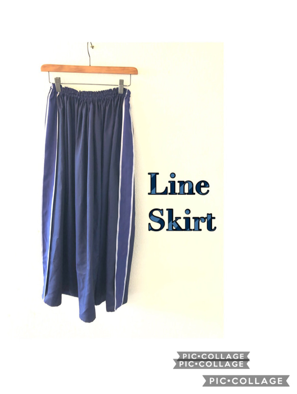 ネイビー（濃紺色のほんのり光沢レーヨンサテン 横のLINEがポイントのギャザーのロングスカート 1枚目の画像