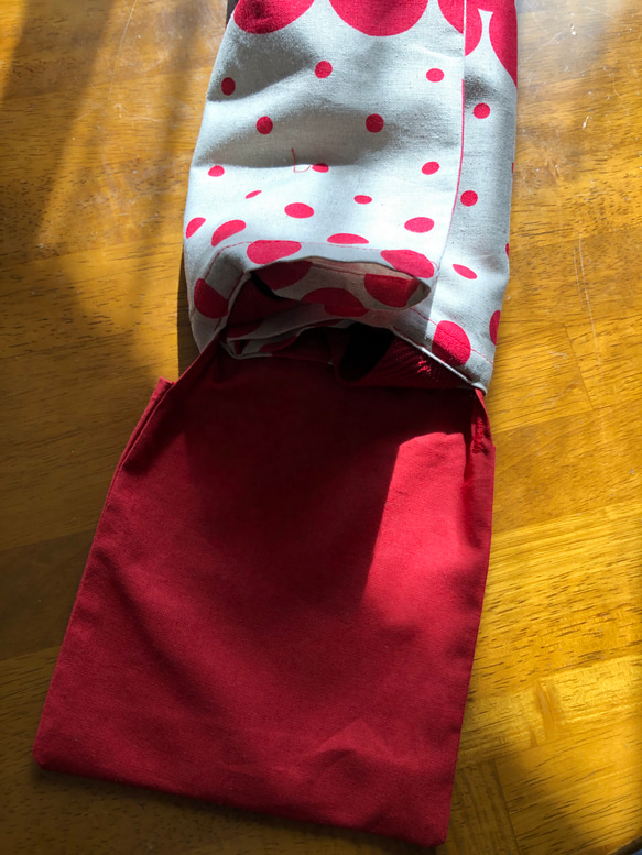 綿麻素材のフランスパンの入る大きい水玉エコトートバッグ　赤色大水玉と数字が可愛い内ポケットにコンパクトに収納エコバッグ 6枚目の画像