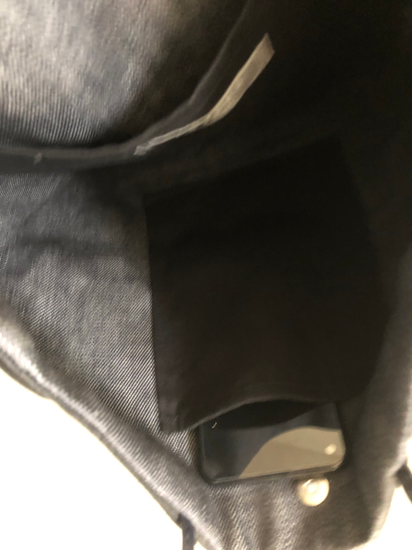 黒の高級フェイクレザーのフラットトートバック A4対応B4対応バッグ レザー調メンズバッグ　本革タグユニセックス 2枚目の画像