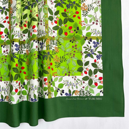 SALE ☆ テーブルクロス / マルチクロス｜野いちご・グリーン（長方形L