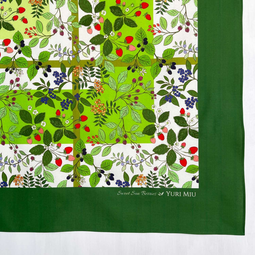 SALE ☆ テーブルクロス / マルチクロス｜野いちご・グリーン（長方形L