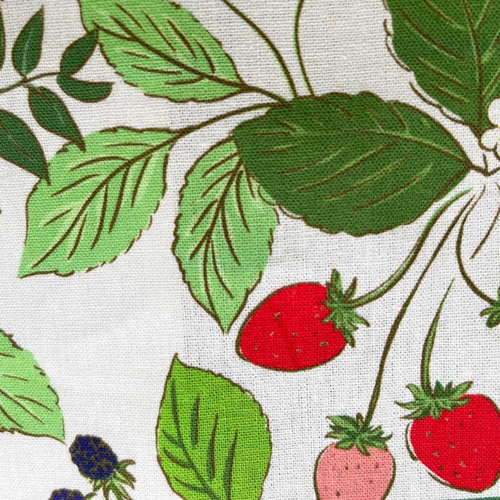 SALE ☆ テーブルクロス / マルチクロス｜野いちご・グリーン（長方形L