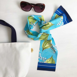 手提包和緞帶圍巾“山谷初夏的百合花”（白色帆布/淺藍色） 第4張的照片