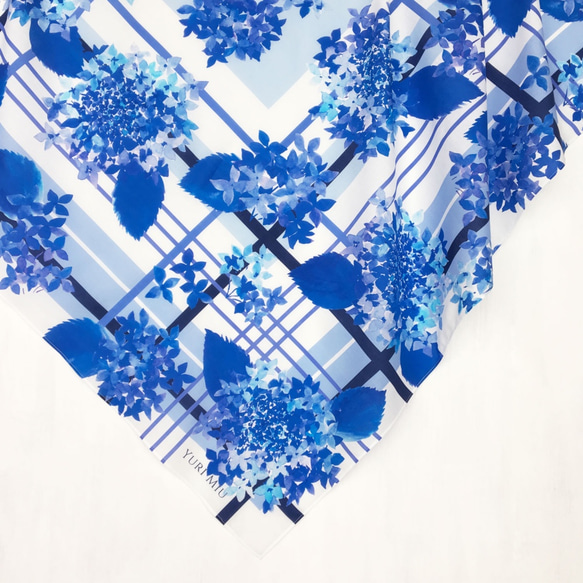 スカーフ｜紫陽花・ブルー Beautiful Blue Season ( 大判サイズ・コットン ) 1枚目の画像