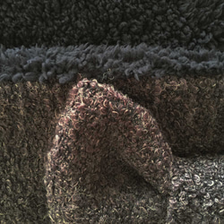 ふんわり♪リボンマフラー｜ループツイード（セピアグレー） × プードルファー（黒） 5枚目の画像