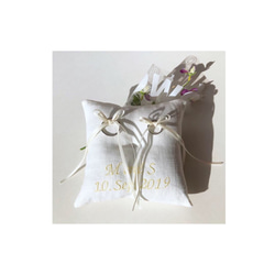 オーダー 刺繍イニシャル入りのリネンリングピロー リングピロー ＆.u