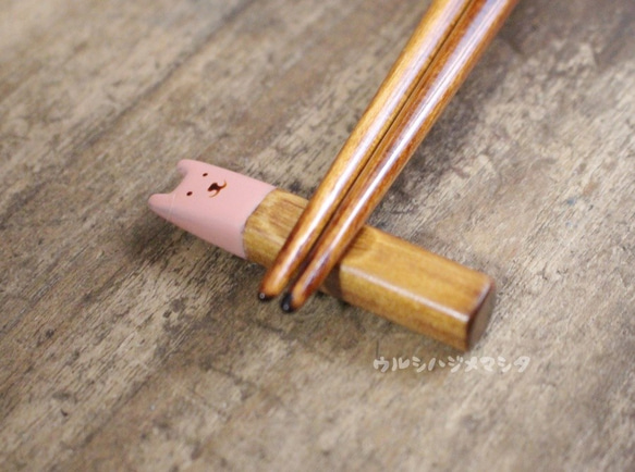 拭き漆の箸置き(うさぎ)／URUSHI CHOPSTICK REST(RABBIT) 2枚目の画像