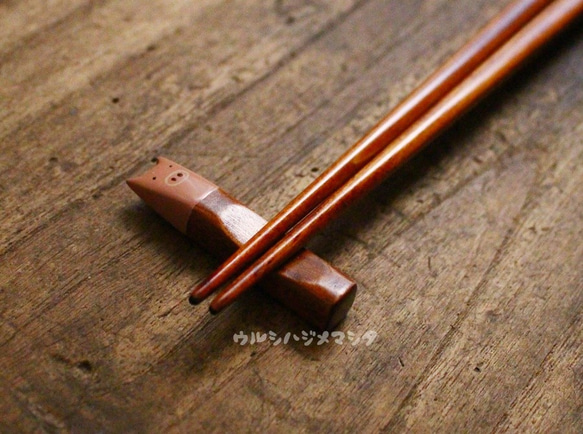 擦淨漆筷架（豬）/ URUSHI CHOPSTICK REST（PIG） 第2張的照片