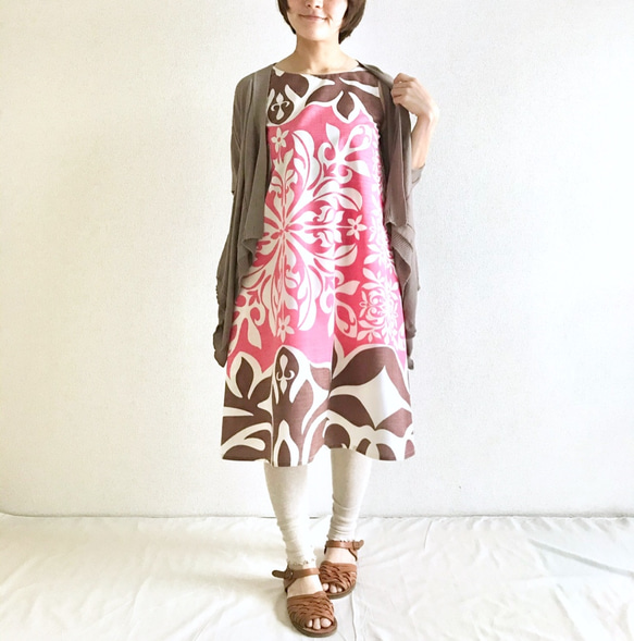 《補貨》夏威夷絎縫圖案喇叭連衣裙【S~3L】棕色 x 珊瑚粉 第8張的照片