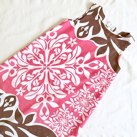 《補貨》夏威夷絎縫圖案喇叭連衣裙【S~3L】棕色 x 珊瑚粉 第9張的照片