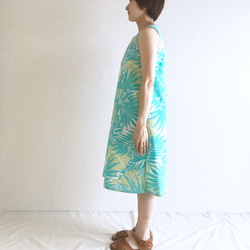 棕櫚葉和蘭花的喇叭形連衣裙/祖母綠[S〜3L] 第6張的照片