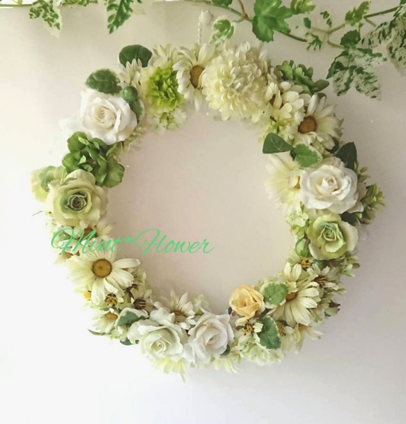 専用ケース入り＊white green  wreath＊ 1枚目の画像