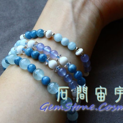 { 三色藍洋 } 海藍寶、藍玉髓、硨磲、白水晶-設計手鍊、彈性手珠、彈性手鍊、彈性珠鍊 第2張的照片