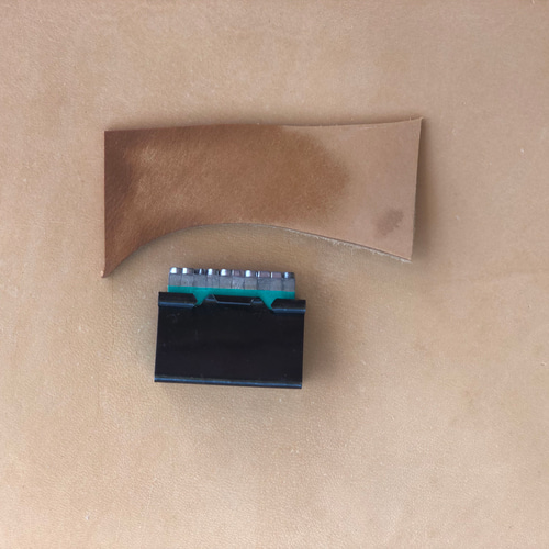 活字 3号 刻印 ヌメ革サービス アルファベット、数字 刻印 各文字2個