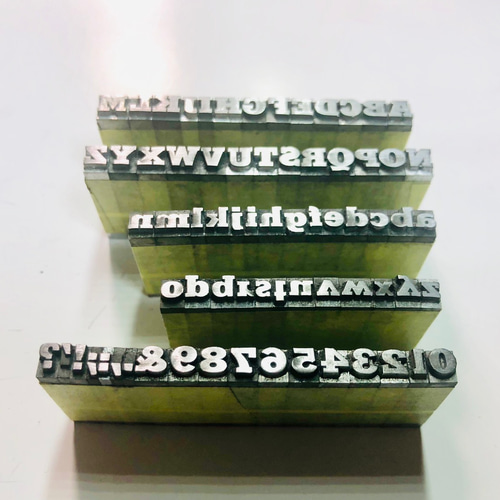 活字 5号　1セット　アルファベットと数字、記号各1個　総個数70個 活字 5号 1セット アルファベットと数字、記号各1個 総個数70個
