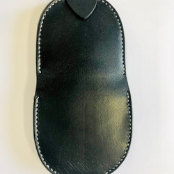 【名入れ無料】馬蹄型コインケース イタリアンレザーエルバマット の黒 生成色の糸 7枚目の画像