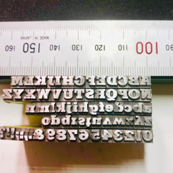 活字 4号 太め 刻印 メタルスタンプ　ヌメ革サービス　アルファベットと数字、記号各1個のセット70個 3枚目の画像