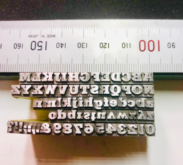 活字 4号 太め 刻印 メタルスタンプ　ヌメ革サービス　アルファベットと数字、記号各1個のセット70個 3枚目の画像