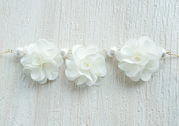 白いお花とコットンパール ネックレス リボン変更無料 2枚目の画像
