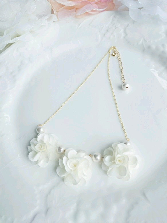 白いお花とコットンパール ネックレス リボン変更無料 3枚目の画像