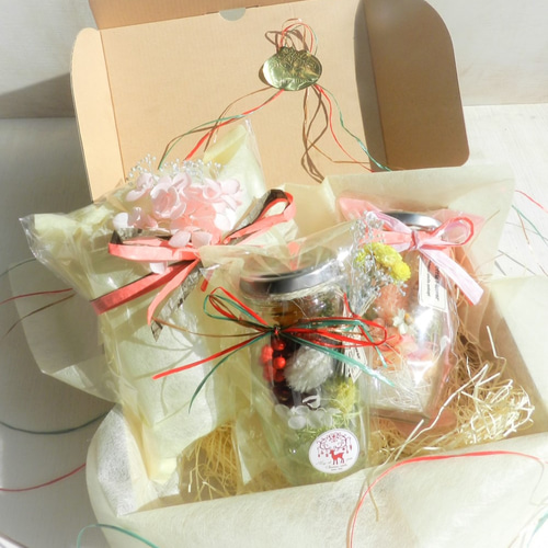 クリスマス限定」2本set 木の実とお花のボトルフラワー プリザーブド