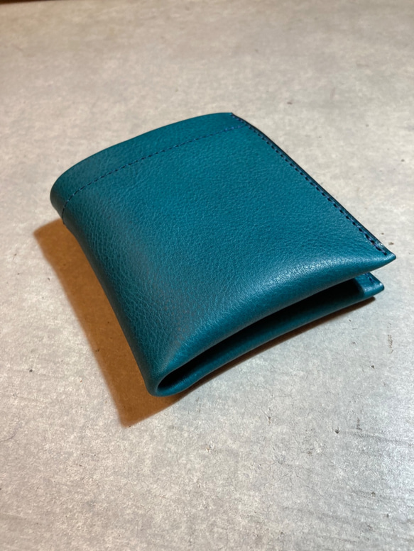Dew-001　使うほどに美しく完成する二つ折り財布　青色 4枚目の画像