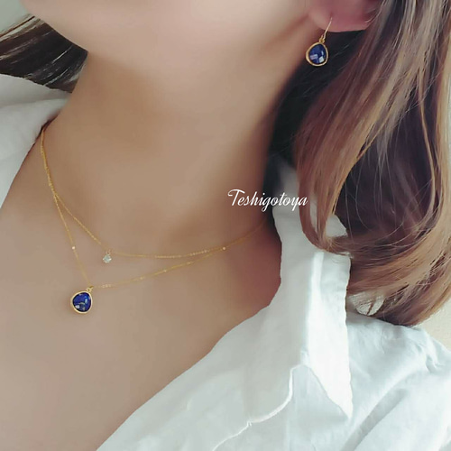 高品質枠留めラピスラズリのピアス/イヤリング ピアス（フック