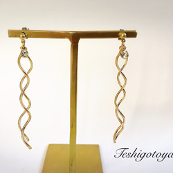 wave metal stick earring/pierce 3枚目の画像