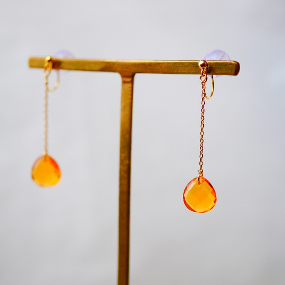 ヴィンテージガラスビーズのイヤリング  orange sapphire 2枚目の画像