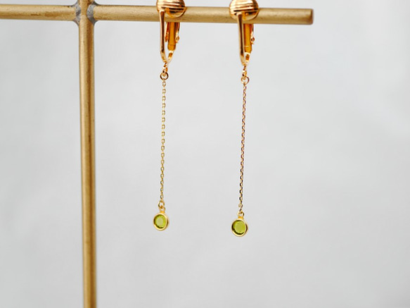 ゆれるヴィンテージスワロフスキーのイヤリング olive 4枚目の画像