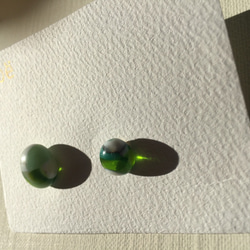 單玻璃耳環 綠色 第1張的照片