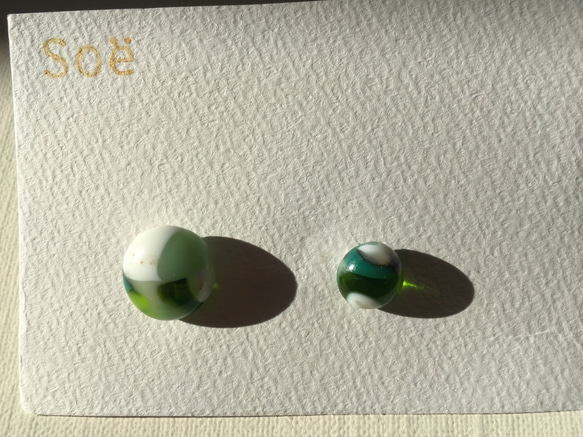 單玻璃耳環 綠色 第2張的照片